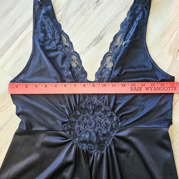 VNT Vanity Fair Lace Inset Black Olga Style Lingerie Long Sweeping Hem Size XL - Picture 9 of 11